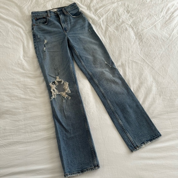 Abercrombie Ultra High Rise 90s Straight Jeans - Picture 6 of 16